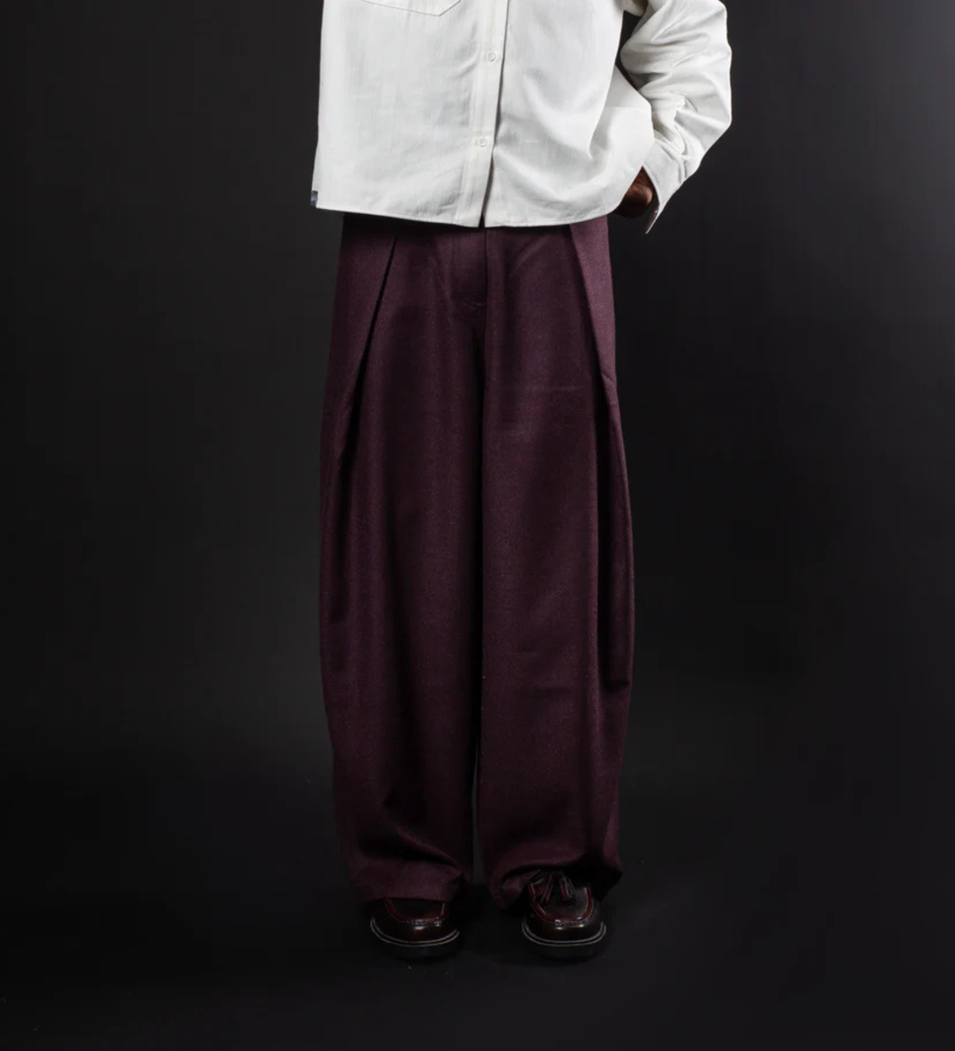 Unisex Wide-Leg Pleated Wool Trousers – Burgundy