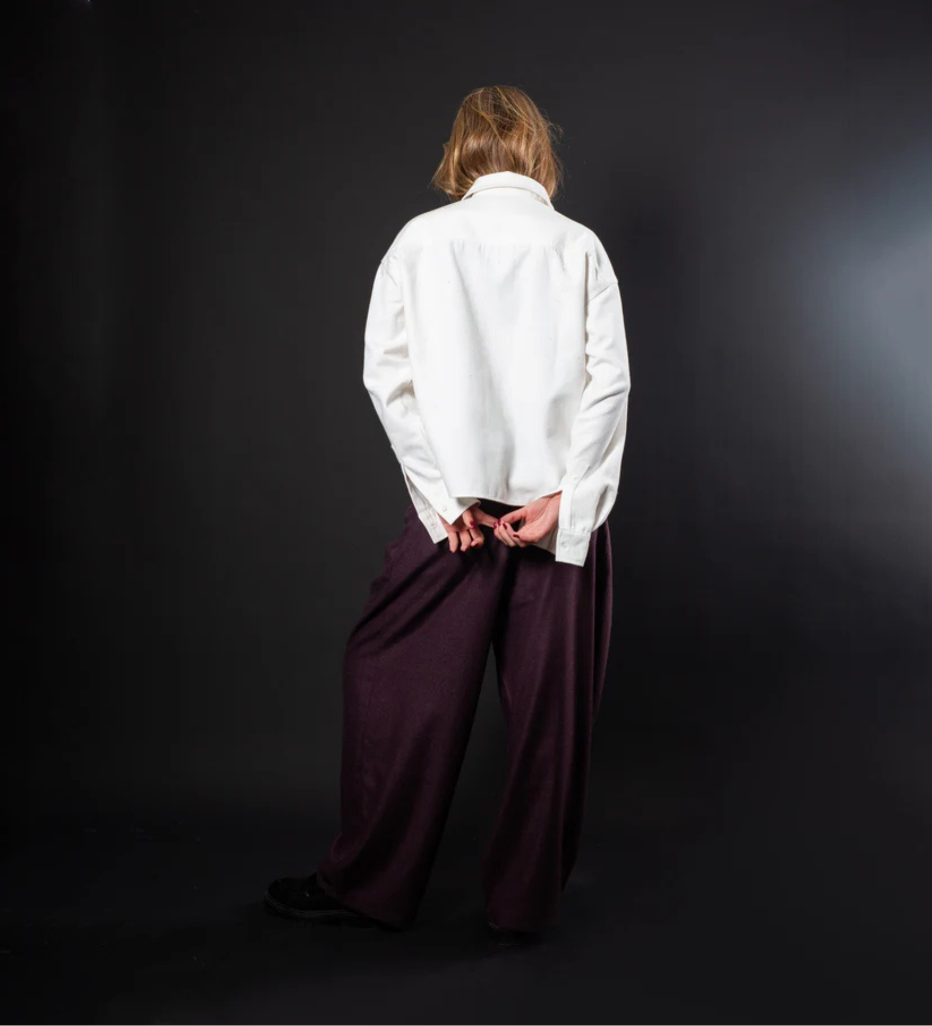 Unisex Wide-Leg Pleated Wool Trousers – Burgundy